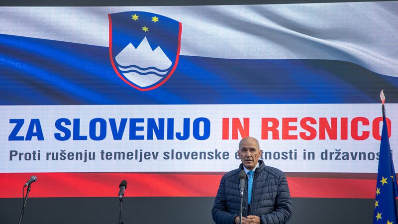 Fotografija: Fenomen je brez dvoma v tem, da je njegovo 30-letno nepriznavanje vodstva države Slovenije, če ni on v vodstvu, sprejemljivo za skoraj vso politično in pravno elito Slovenije. FOTO: Voranc VogelDelo