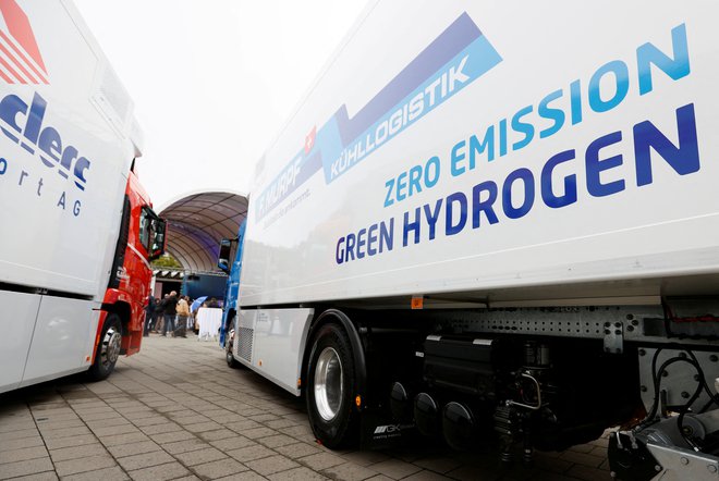 Zeleni vodik bo imel pomembno vlogo pri razogljičenju tovornega prometa. FOTO: Denis Balibouse/ Reuters