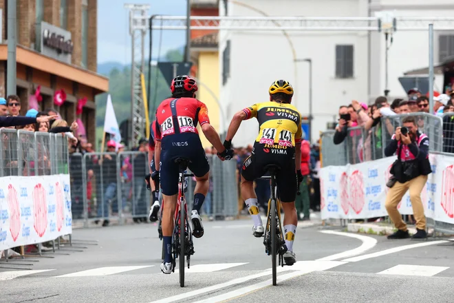  Primož Roglič in Geraint Thomas. FOTO:  Luca Bettini Afp
