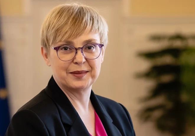 Predsednica republike in vrhovna poveljnica obrambnih sil Nataša Pirc Musar je izrazila željo, da bi se za poklic vojaka odločilo več fantov in deklet. FOTO: Črt Piksi/Delo