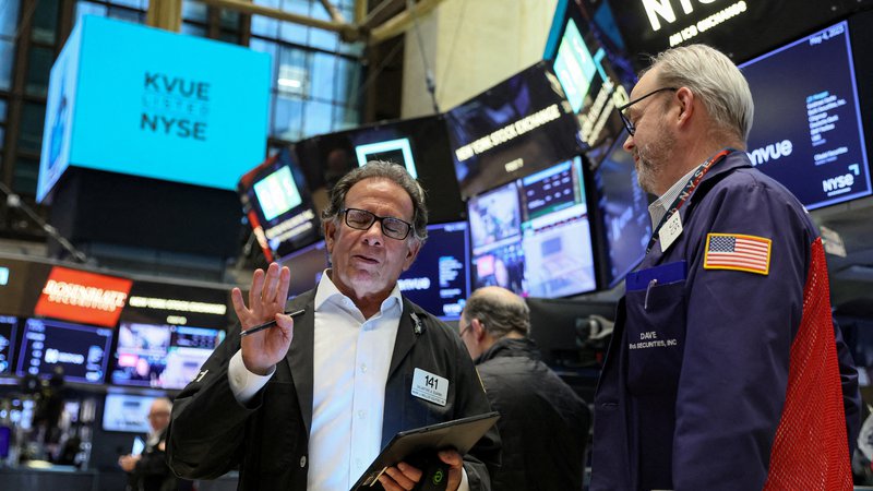 Fotografija: Dobički so nižji, prihodki ameriških borznih podjetij pa že rastejo.

FOTO: Brendan Mcdermid/Reuters