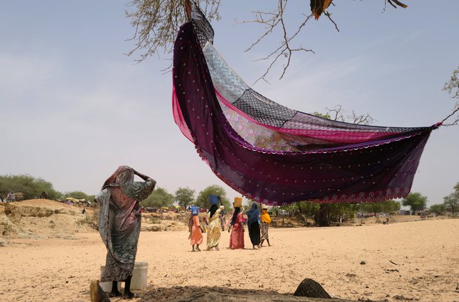 Sudanka, ki je zbežala pred konfliktom. FOTO: Zohra Bensemra/Reuters