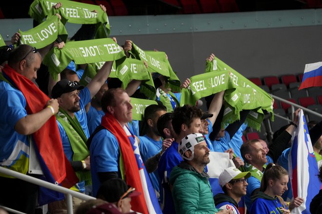 Slovenski navijači v Rigi. FOTO: Ints Kalnins/Reuters