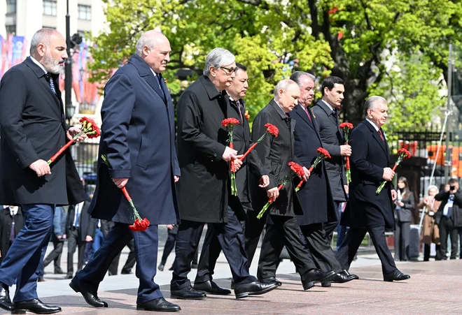 Lukašenko se je sicer udeležil parade ob dnevi zmage v Moskvi, vendar je Rusijo zapustil takoj po prireditvi. FOTO: Sputnik/Reuters