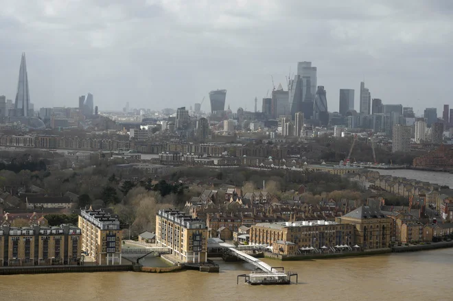 EBRD ima sedež v Londonu, takšen pa je pogled iz novih poslovnih prostorov v elitnem Canary Wharfu. Foto Kirsty Wigglesworth/Reuters