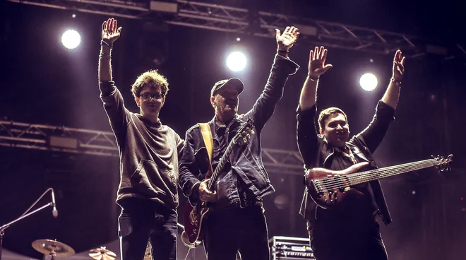 V3 Trio sestavljajo kitarist Vlatko Stefanovski, njegov sin bobnar Jan Stefanovski in basist Ivan Kukić. FOTO: Stefan Rajhl