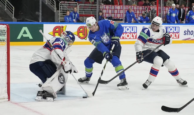 Jana Drozga, strelca edinih slovenskih golov v Rigi, so Norvežani odrezali od svojih vrat. FOTO: Ints Kalnins/Reuters