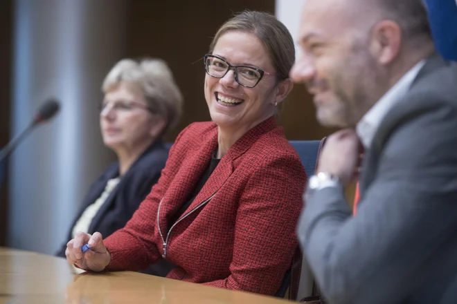 Po ponedeljkovih pogajanjih so bili pogajalci pred novinarji optimistični, češ da so bila konstruktivna, danes pa so pogajanja za zdravstveni steber odpovedali. FOTO: Jure Eržen/Delo