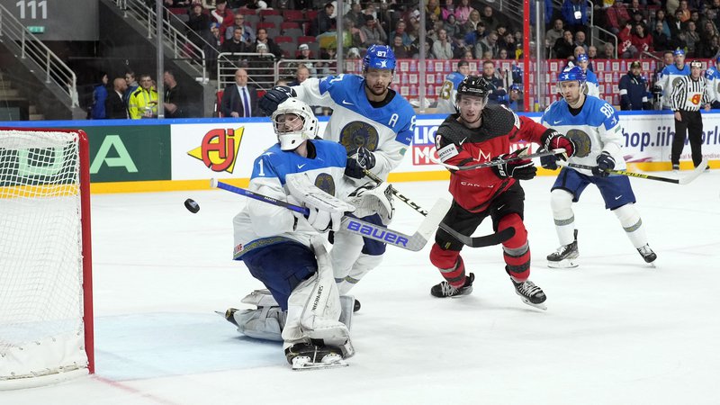 Fotografija: Kanada je z zmago nad Kazahstanom pomagala tudi Sloveniji, risi imajo še možnosti za obstanek. Foto: Reuters