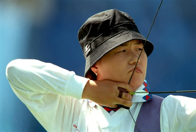 Kim Soo-Nyung na olimpijskih igrah v Sydneyju, kjer je osvojila bron. FOTO: Tony Marshall/Reuters