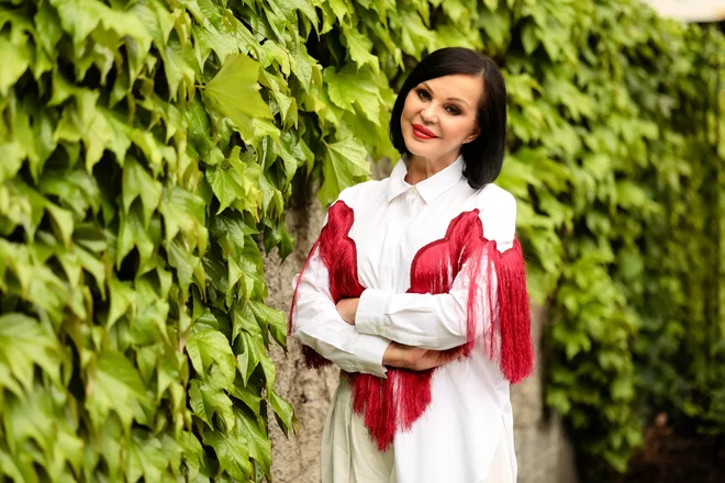 »Navijaštvo, ki se ga sluti, sliši in vidi, ni profesionalno novinarstvo, ni v skladu z etičnim kodeksom,« poudarja prva dama slovenske televizije. FOTO: Črt Piksi