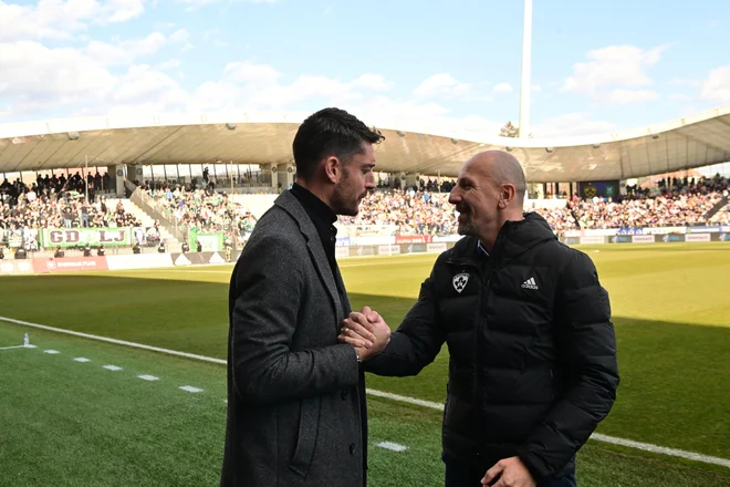 Zmagovalec Albert Riera je že bivši, mariborski poraženec Damir Krznar pa je dobil še drugo priložnost. FOTO: Marko Pigac/mp Produkcija/pigac.si
