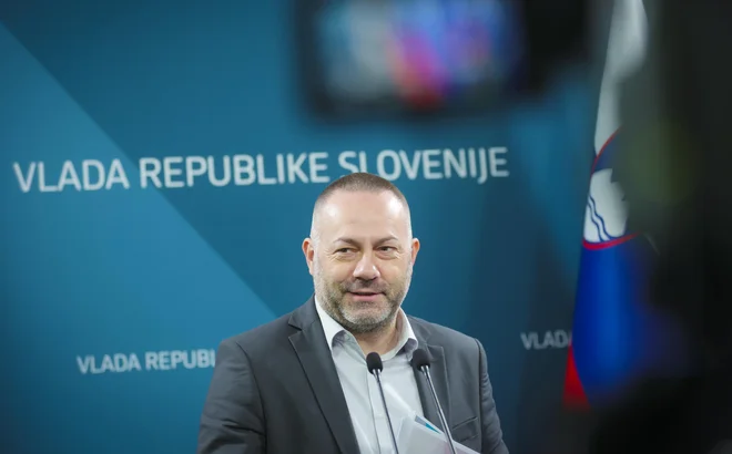 Minister za zdravje Danijel Bešič Loredan se je odzval vabilu predsednice republike na forum o zdravstveni reformi. »Slovenija potrebuje reformo, ki mora biti plod strpnega dialoga tako s stroko kot tudi civilno družbo, v iskanju dobrih rešitev za vse,« so sporočili iz njenega urada. FOTO: Jože Suhadolnik/Delo