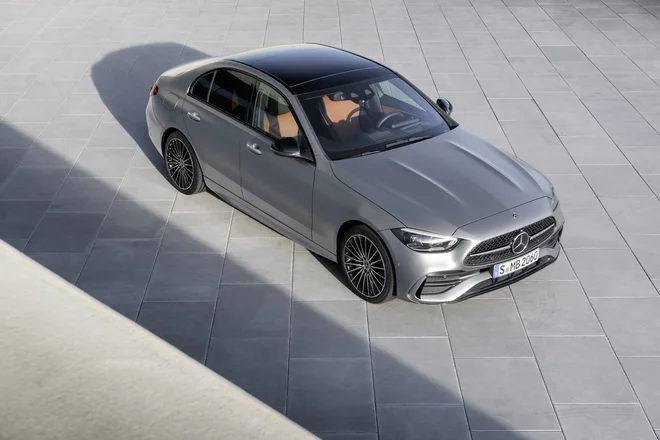 Mercedes-Benz je od nekdaj sinonim za prestiž, zanesljivost in varnost, kar avtomobil razreda C dokazuje že 40 let. Foto: Mercedes-Benz AG 