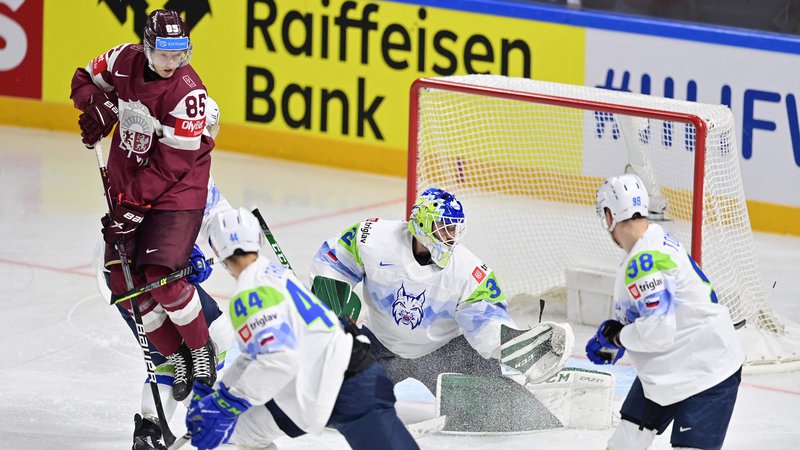 Fotografija: Slovenski hokejisti so se borili na vso moč, a vnovič ostali praznih rok. FOTO: Gints Ivuskans/AFP