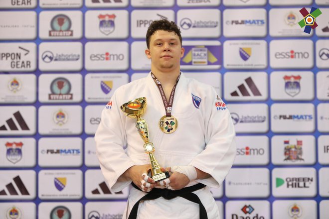 Enej Marinič je slavil zmago v kategoriji nad 100 kilogramov. FOTO: Dino Šečić/EJU