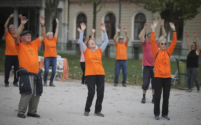 Zmanjšati je treba zaslonski čas in sedenje pred računalniki ter zamenjati pasivne vzorce neaktivnosti, ki so jih nekateri zdržali po covidu. FOTO: Jože Suhadolnik/Delo