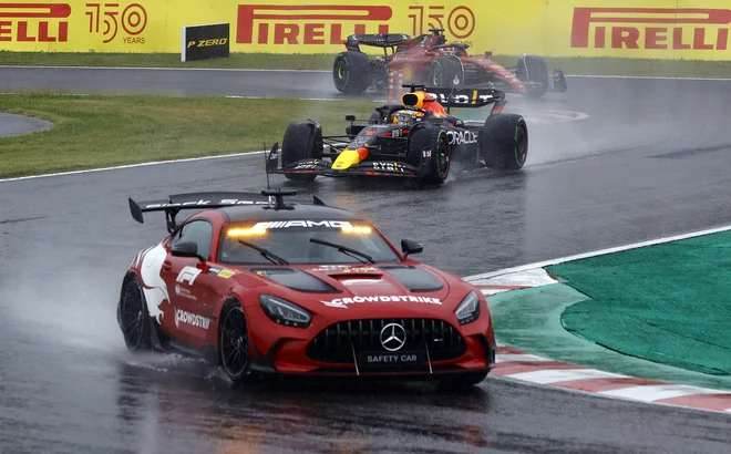 Voznik varnostnega avtomobila Bernd Mayländer je eden ključnih mož v formuli 1. FOTO: Kim Kyung-Hoon/Reuters