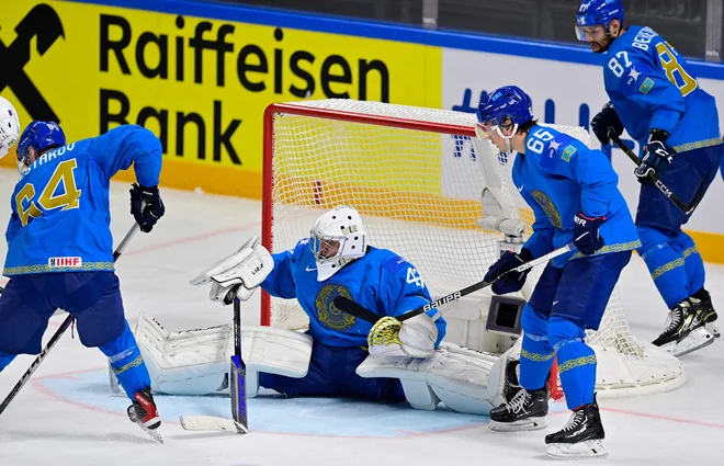 Napeto pred kazahstanskimi vrati. FOTO: Gints Ivuskans/AFP