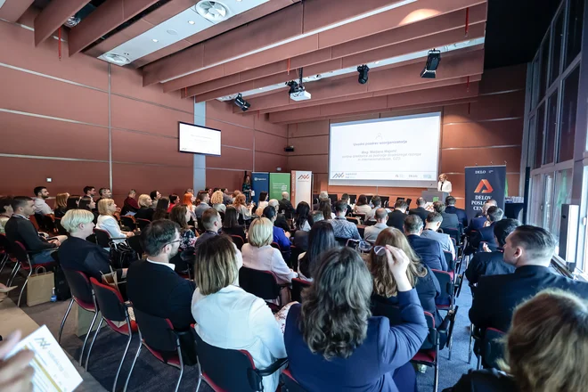 Konferenca je bila izjemno dobro obiskana. FOTO: Črt Piksi/Delo