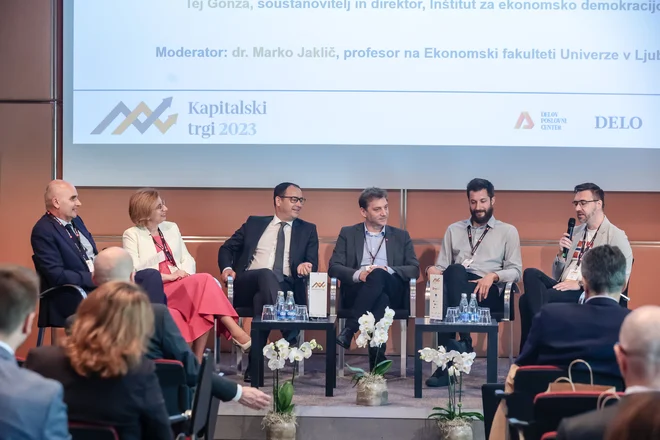 Drugi panel je bil namenjen razpravi o financiranju odgovornega lastništva za trajnostni razvoj. FOTO: Črt Piksi/Delo