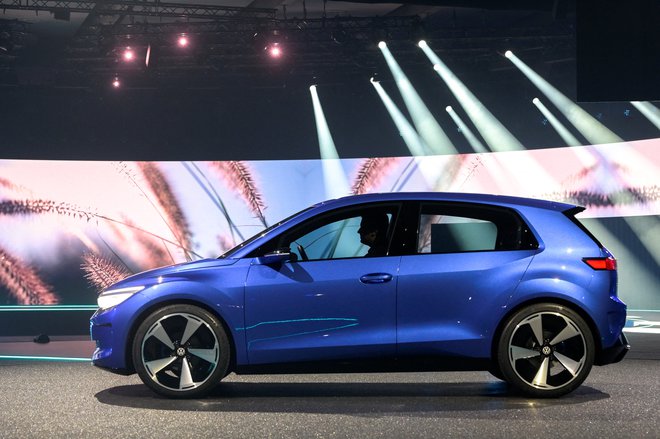 ID. 2all napoveduje električni avtomobil znamke Volkswagen za 25.000 evrov. V pripravi naj bi imeli še cenejši model. FOTO: Fabian Bimmer/Reuters