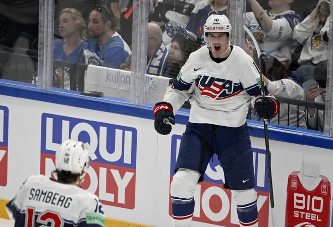 Dylan Samberg je zabil zlati gol za zmago Američanov nad Švedi. FOTO: Antti-Aimo Koivisto/Reuters