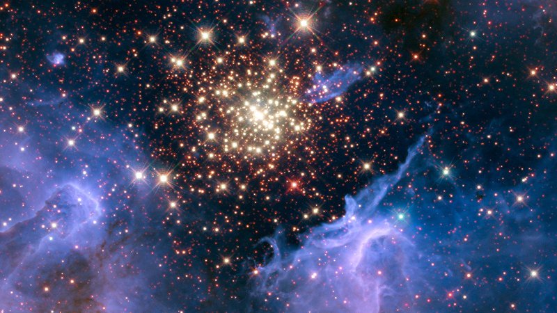 Fotografija: Če v vesolju temne snovi ne bi bilo, bi bilo precej drugačno. Na posnetku je sicer jata mladih zvezd v meglici NGC 3603. FOTO: Nasa/Reuters

 