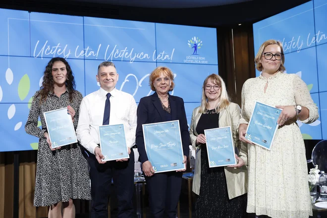 Finalisti letošnjega izbora (z leve): Laura Mohorko Kumer, Jože Lango, Jožica Frigelj, Vanja Kolar Ivačič in Barbara Gradišnik. FOTO: Leon Vidic/Delo