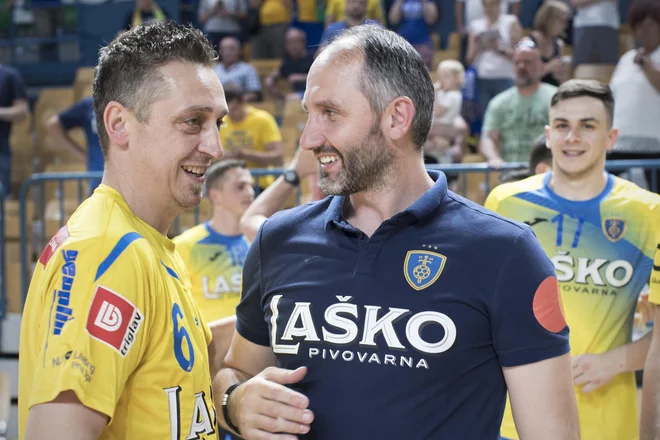 Alem Toskić ohranja pristen odnos z navijači. FOTO: Jure Eržen