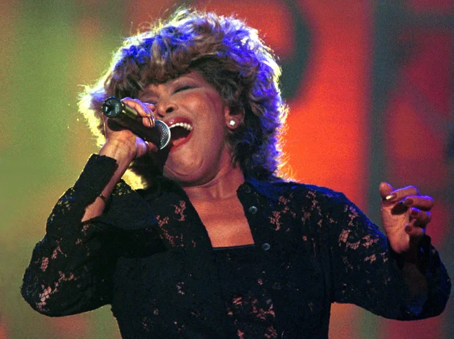 Preden je postala kraljica rock'n'rolla, je Tina Turner odraščala kot hčerka kmeta v Tennesseeju. Kot otrok je pela v cerkvenem zboru, nato pa je postala ena najuspešnejših glasbenic vseh časov. FOTO: Christian Charisius/Reuters
