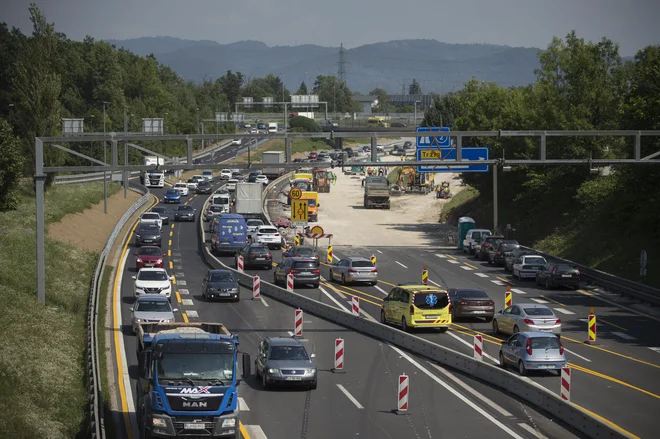 V Darsu ocenjujejo, da bi s podražitvijo vinjet za 6,8 odstotka s 15. junijem do konca tega leta prejeli dodatnih 5,3 milijona evrov od prodaje elektronskih vinjet. FOTO: Jure Eržen/Delo