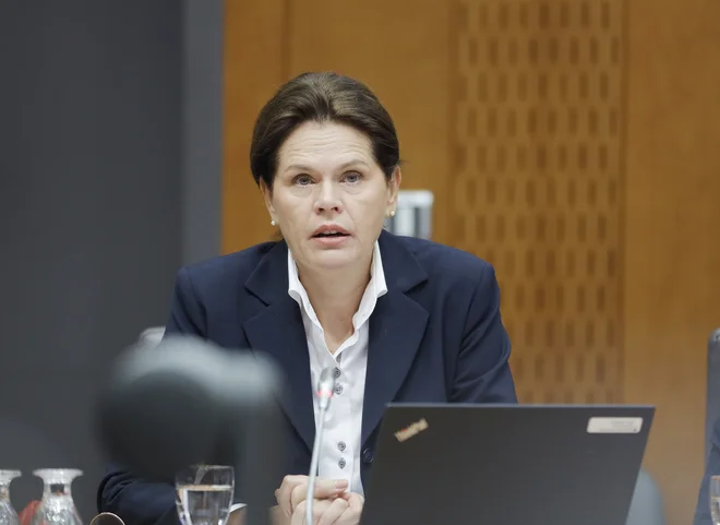 Alenka Bratušek, ministrica za infrastrukturo. FOTO: Jože Suhadolnik/Delo