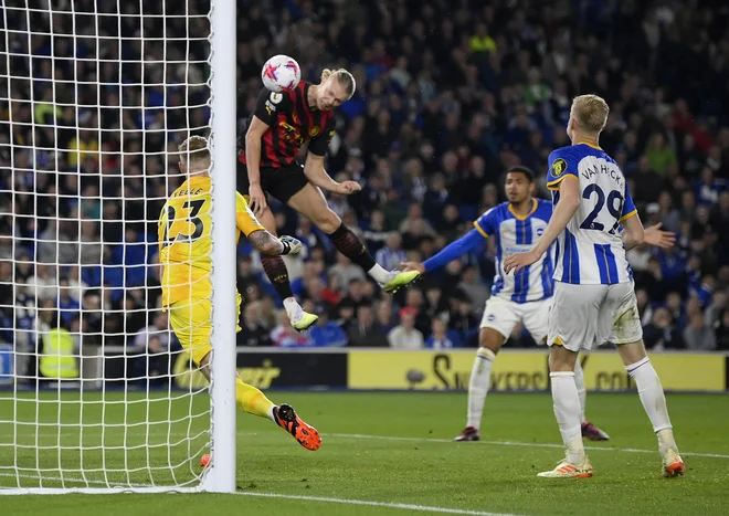 Gol Erlinga Haalanda je bil razveljavljen. FOTO: Toby Melville/ Reuters