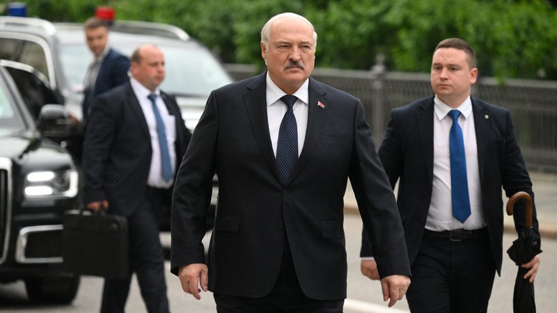 Fotografija: Beloruski predsednik Aleksander Lukašenko je na evrazijskem gospodarskem forumu v Moskvi potrdil selitev ruskega jedrskega orožja. FOTO: Sputnik Via Reuters
