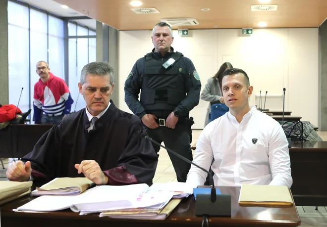 Povečali so tudi varovanje obtoženih bratov Kadivec, češ da matična celica Kavaškega klana načrtuje »reševalno akcijo« zanju, za kar naj bi eden od bratov ponujal več milijonov evrov. FOTO: Dejan Javornik/Slovenske novice