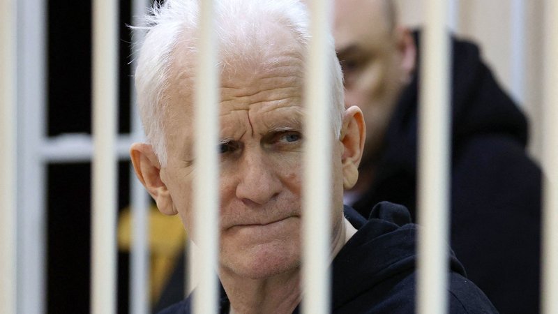 Fotografija: Šestdesetletni Aleš Bjaljacki je bil obsojen na desetletno zaporno kazen. Trenutno je zaprt v kazenski koloniji številka devet v kraju Gorki v okrožju Mogiljov. FOTO: Vitaly Pivovarchik/AFP
