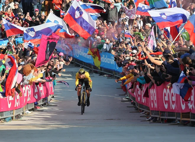 Na Eurosportu so se potrudili in cilj poimenovali Svete Višarje. FOTO: Jože Suhadolnik/Delo
