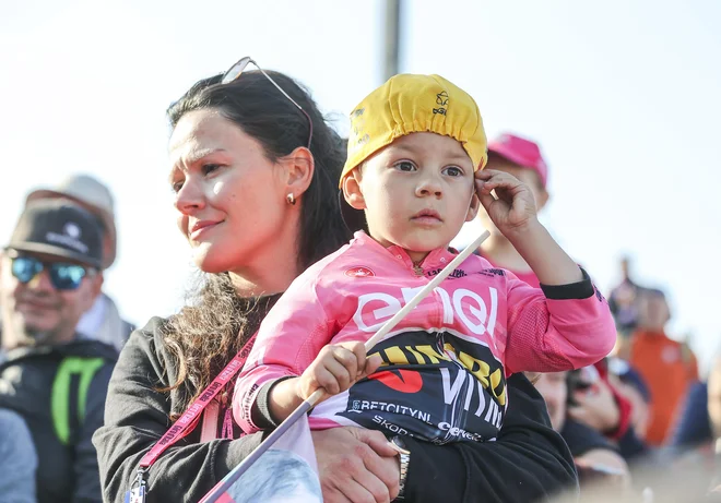 Ne vem kolikokrat sem jokala danes, ko sem videla vse te ljudi, je dejala Lora Roglič Klinc. FOTO: Jože Suhadolnik