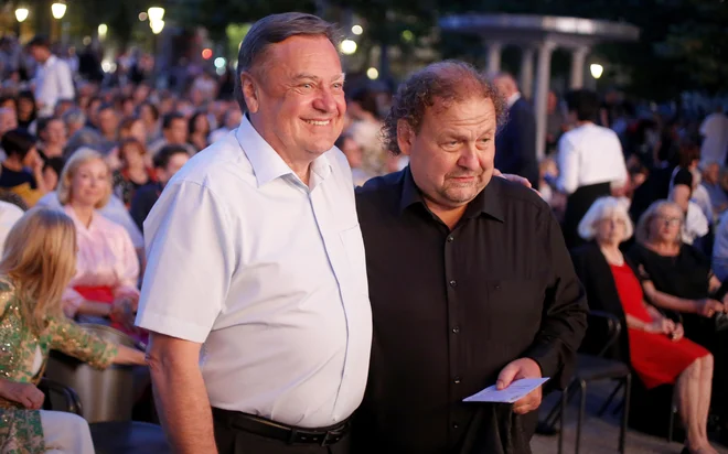 Da se Darko Brlek, direktor Festivala Ljubljana, in župan Zoran Janković dobro razumeta, je razvidno tudi iz odločitev občine, ki podeljuje nagrade za delovno uspešnost. FOTO: Roman Šipić/Delo