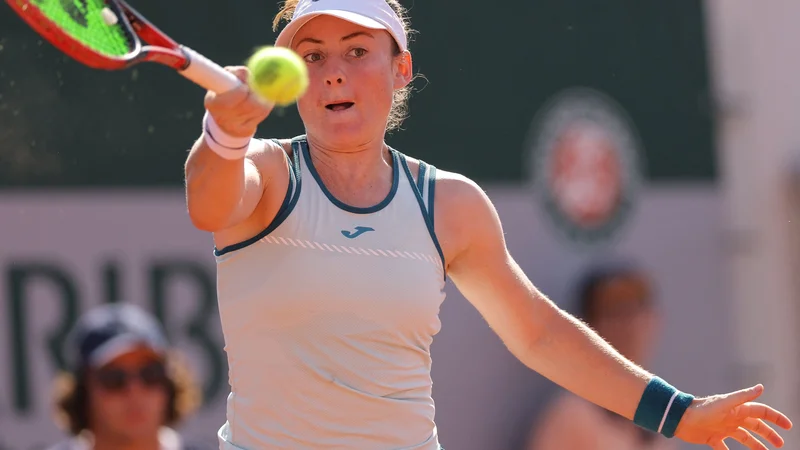 Tamara Zidanšek se je trudila po najboljših močeh, toda odlična kitajska tekmica je bila zanjo nepremagljiva. FOTO: Thomas Samson/AFP