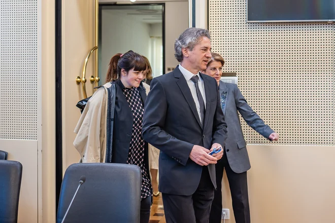 V koalicijski pogodbi strank Golobove vlade je stroka oziroma strokovnost omenjena zelo pogosto, kar 66-krat. FOTO: Črt Piksi/Delo