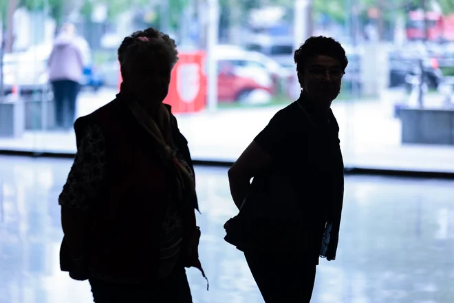 Napoved projekcije je eden od možnih scenarijev, neizpodbitno dejstvo pa je, da se populacija Slovencev hitro stara. FOTO: Črt Piksi/Delo