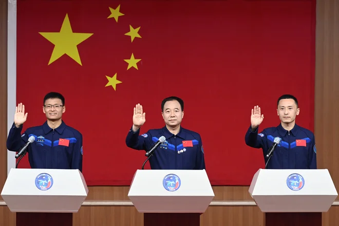 Astronavti Jing Haipeng, Zhu Yangzhu in Gui Haichao FOTO: China Daily/Reuters