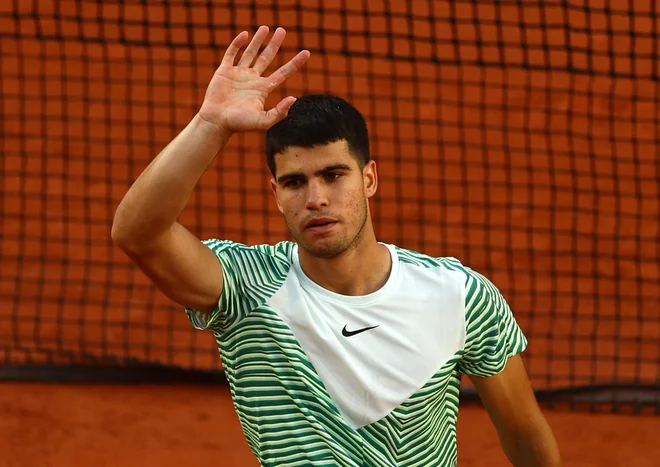 Carlos Alcaraz se je sprehodil v drugi krog. FOTO: Kai Pfaffenbach/Reuters
