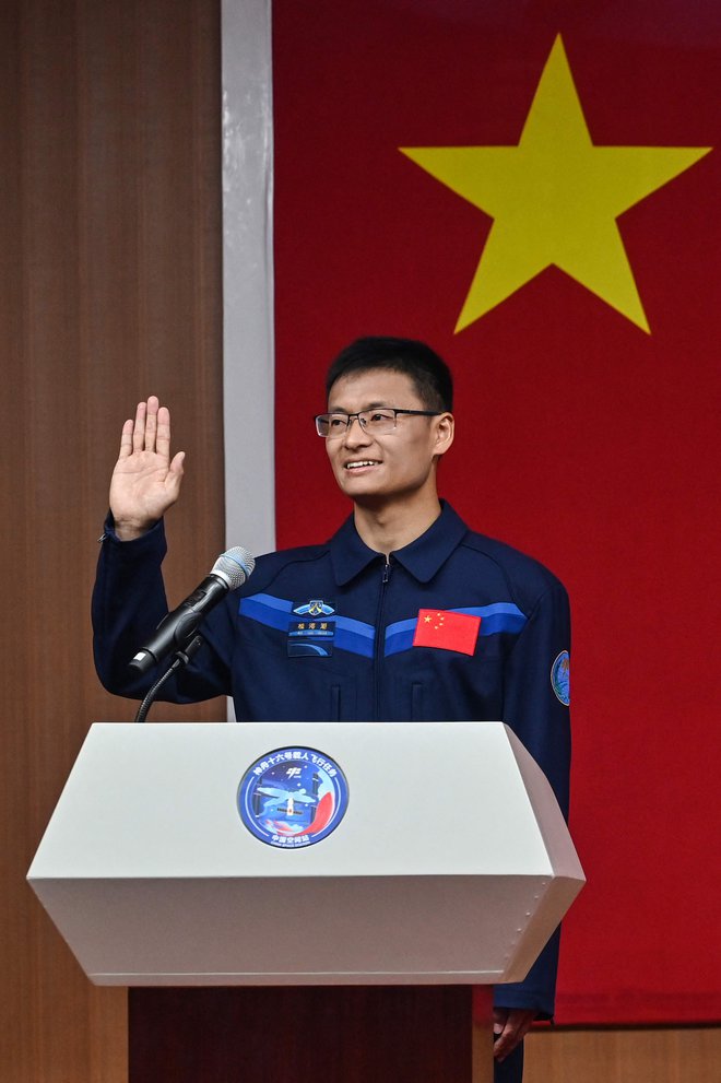Astronavt Gui Haichao je sicer profesor na prestižni pekinški univerzi Beihang. FOTO: Hector Retamal/AFP