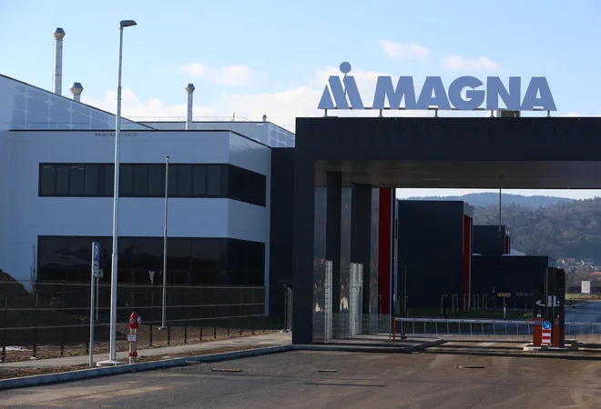 Minister Matjaž Han je že ob prvi novici, da Magna spreminja načrte v Sloveniji, dejal, da bo država zahtevala vračilo subvencij z obrestmi vred. FOTO: Tadej Regent/Delo