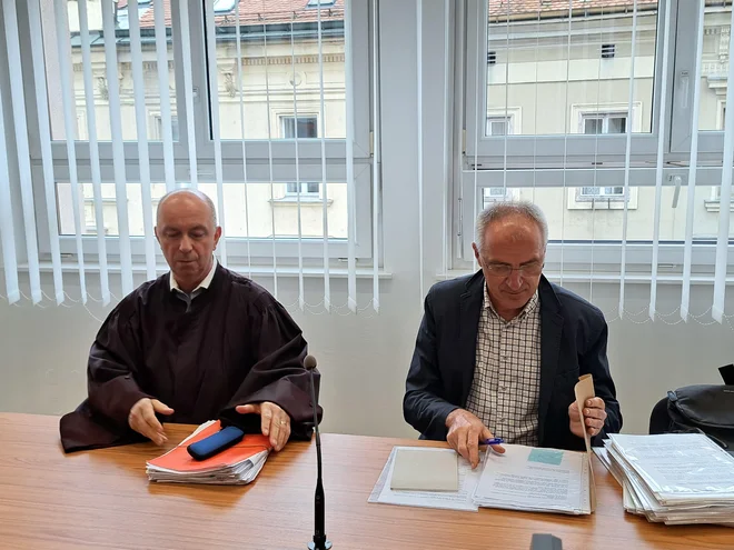 Nekdanji direktor STA Bojan Veselinovič (desno) Janeza Janšo toži v zasebni tožbi zaradi žaljive obdolžitve. FOTO: Špela Kuralt/Delo