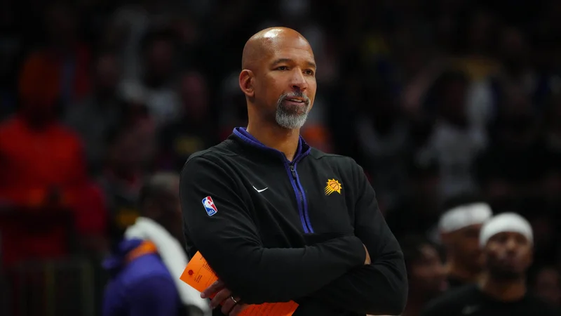 May 1, 2023; Denver, Colorado, USA; Phoenix Suns head coach Monty Williams during second half against the Denver Nuggets during game two of the 2023 NBA playoffs at Ball Arena. Mandatory Credit: Ron Chenoy-USA TODAY Sports Foto Ron Chenoy Usa Today Sports Via Reuters Con