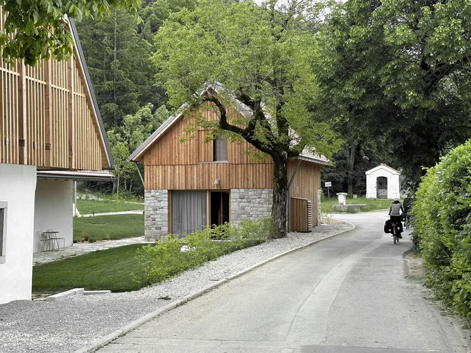 Tudi lokalna skupnost je prepoznala pomen tega območja, saj ima občina v načrtu obnovo kala in vaške poti, ki bo gotovo dodana vrednost za kraj. FOTO: Arhiv 3B arhitekti